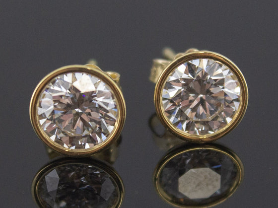 The "Retro" Eras Lab Diamond Stud Earrings in 14K Yellow Gold